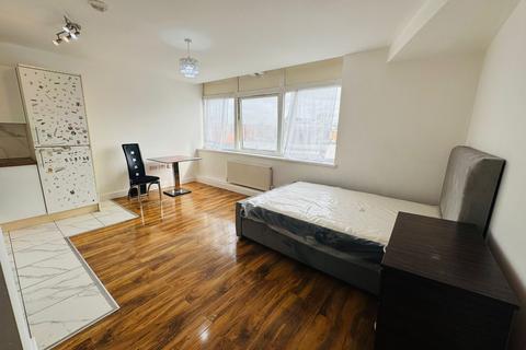 Studio to rent, 9 Cranbrook Road, Ilford, IG1