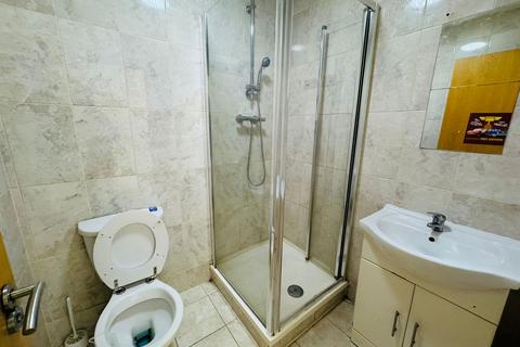 Studio to rent, 9 Cranbrook Road, Ilford, IG1