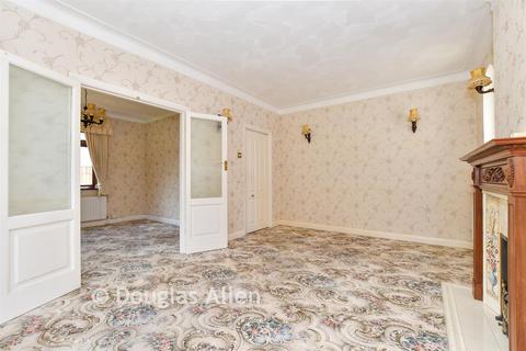 undefined, Lake Rise, Romford RM1