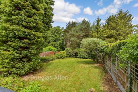 undefined, Lake Rise, Romford RM1