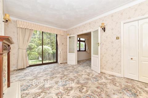 undefined, Lake Rise, Romford RM1