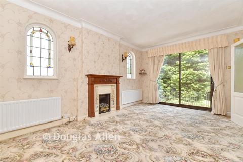 undefined, Lake Rise, Romford RM1