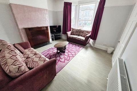 3 bedroom terraced house to rent, St. Albans Road, Ilford IG3