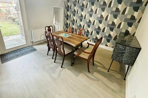 3 bedroom terraced house to rent, St. Albans Road, Ilford IG3