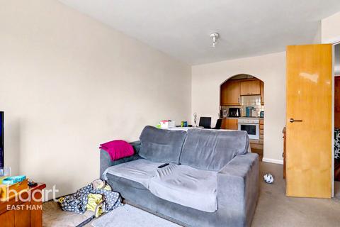 Elderberry Way, London