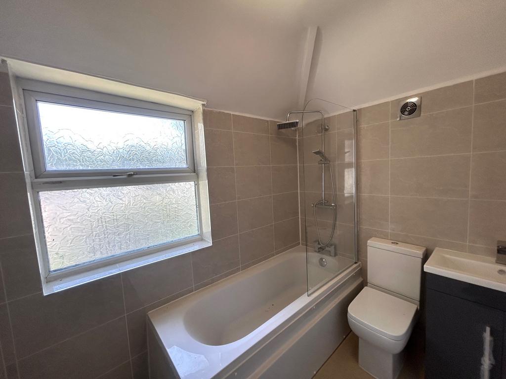 House in Birmingham, West Midlands - More