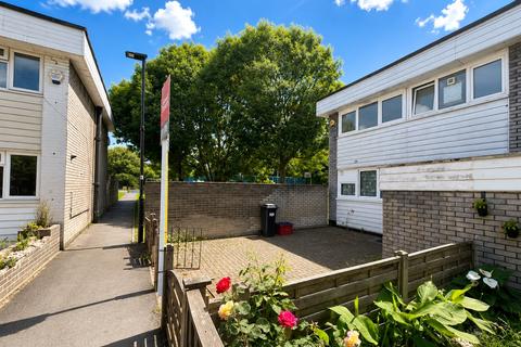 3 bedroom end of terrace house to rent, Ferraro Close, Hounslow, TW5