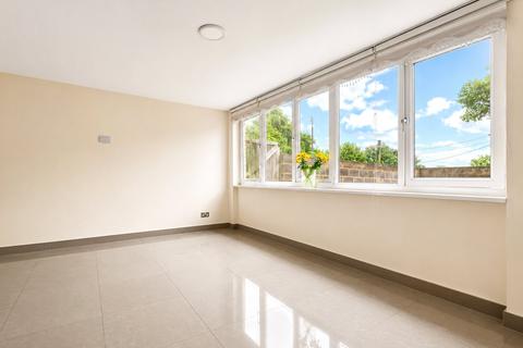 3 bedroom end of terrace house to rent, Ferraro Close, Hounslow, TW5