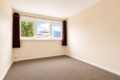 3 bedroom end of terrace house to rent, Ferraro Close, Hounslow, TW5