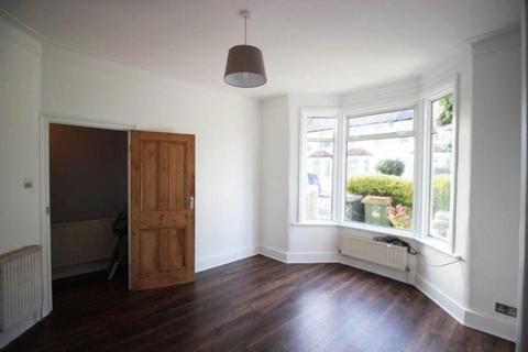 4 bedroom terraced house to rent, Monega Road, Manor Park, E12 6TY