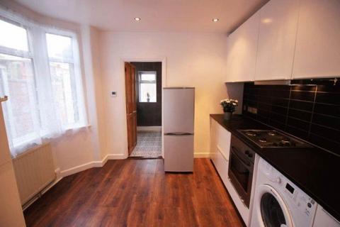 4 bedroom terraced house to rent, Monega Road, Manor Park, E12 6TY