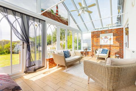 4 bedroom semi-detached house for sale, Keswick Road, Bacton