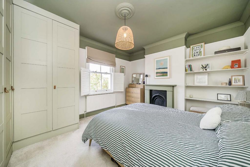 Bedroom, fireplace