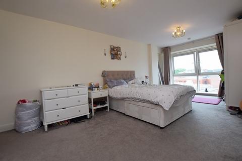 2 bedroom apartment to rent, Royal Plaza, Sheffield, S1