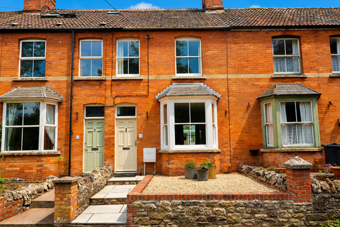 2 bedroom terraced house for sale, Bath Road, Wells
