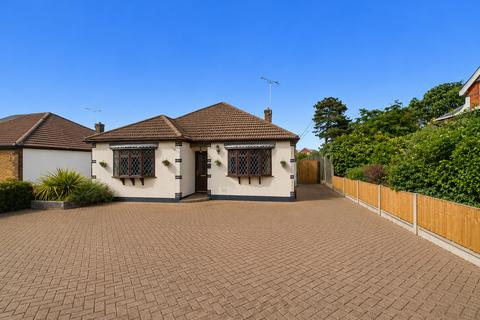 2 bedroom chalet for sale, Chancel Close, Benfleet, SS7
