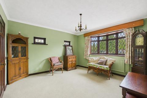 2 bedroom chalet for sale, Chancel Close, Benfleet, SS7