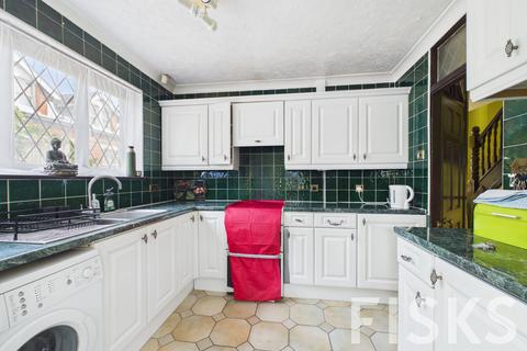 2 bedroom chalet for sale, Chancel Close, Benfleet, SS7