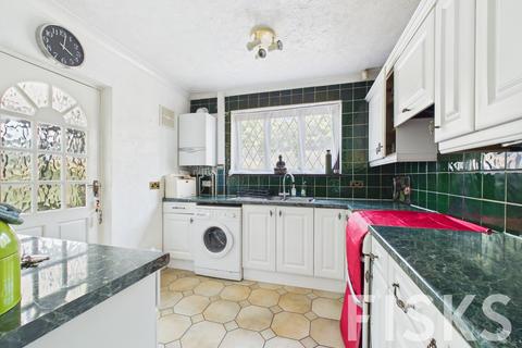 2 bedroom chalet for sale, Chancel Close, Benfleet, SS7