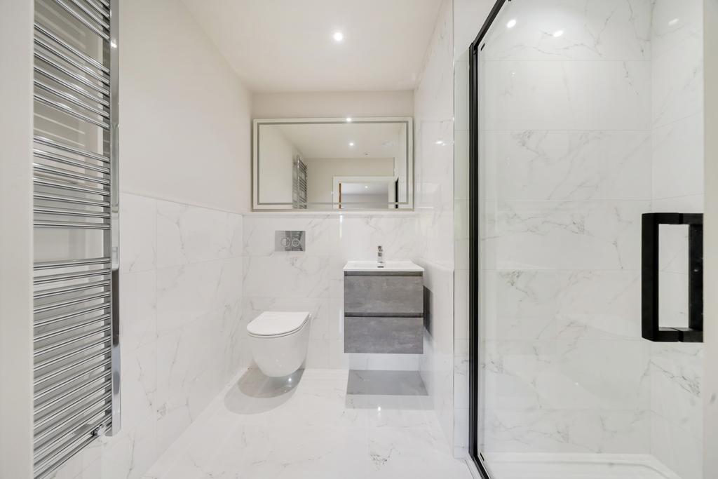 Master Ensuite Shower Room456387-31-6a04b714cb1c5