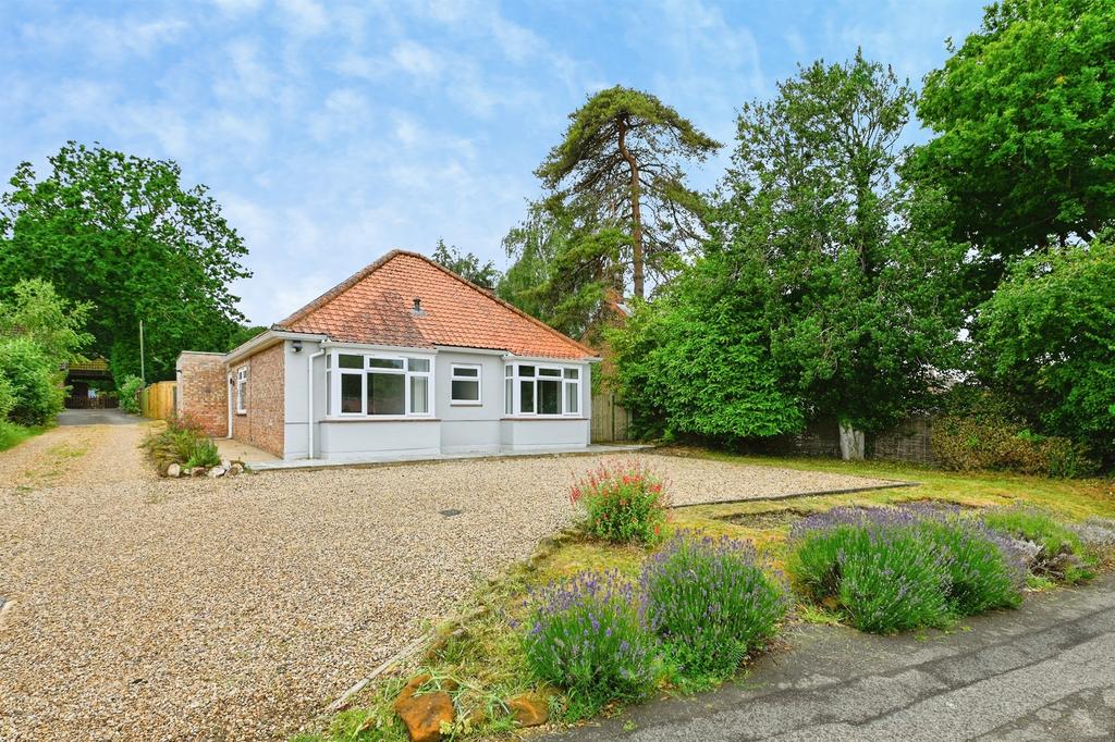 Manor Road, Dersingham, King's Lynn 3 bed detached bungalow for sale ...