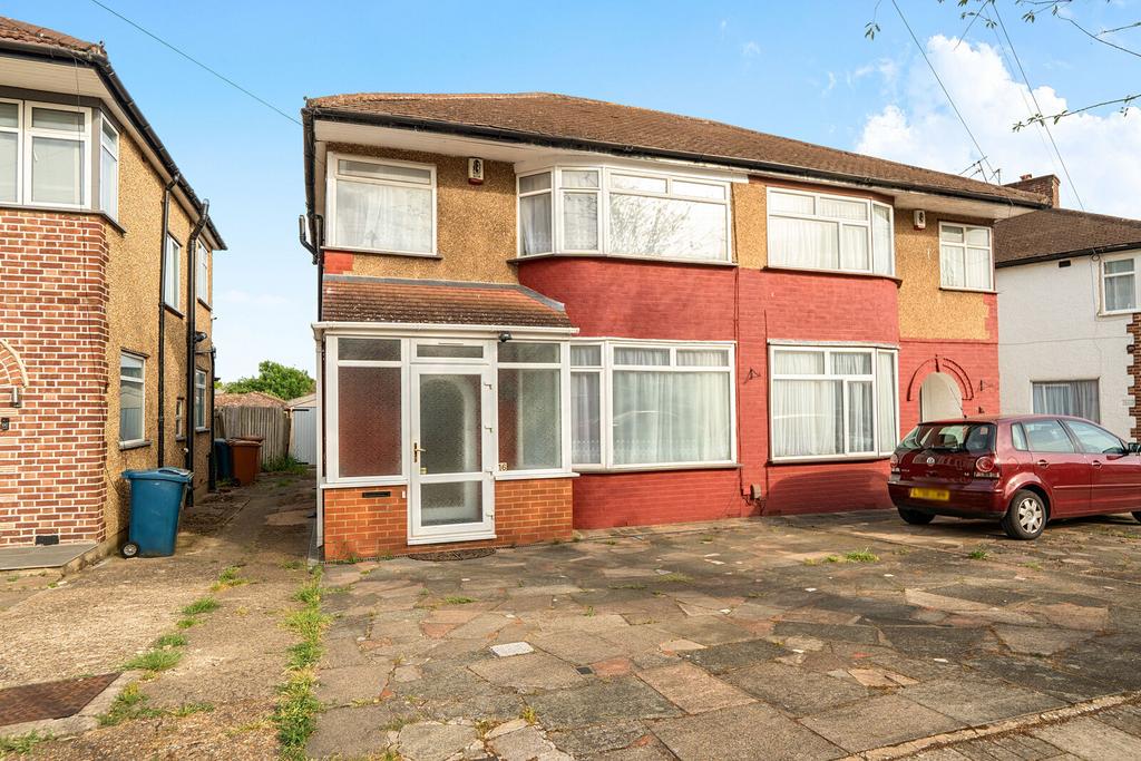 Detached house exterior, driveway