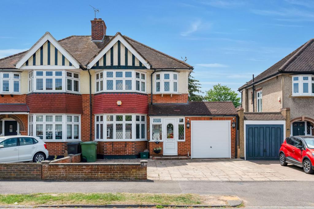 Detached house exterior, driveway, garage