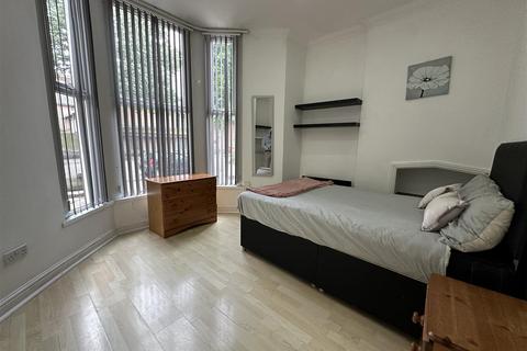 1 bedroom apartment to rent, The Walk, Roath, Cardiff