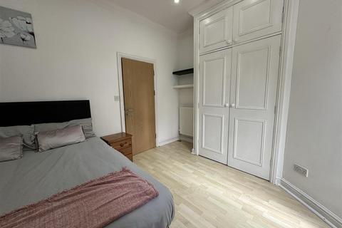 1 bedroom apartment to rent, The Walk, Roath, Cardiff