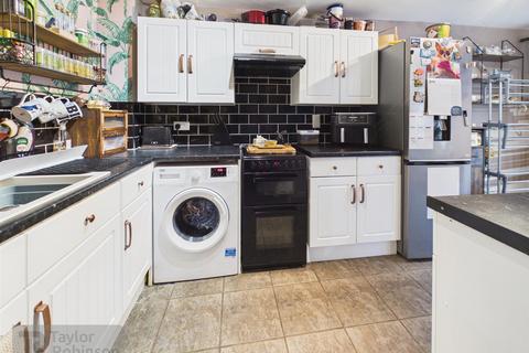 2 bedroom maisonette for sale, Pound Hill, Crawley