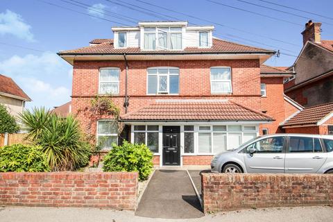 2 bedroom property to rent, Queens Park Gardens, Bournemouth BH8