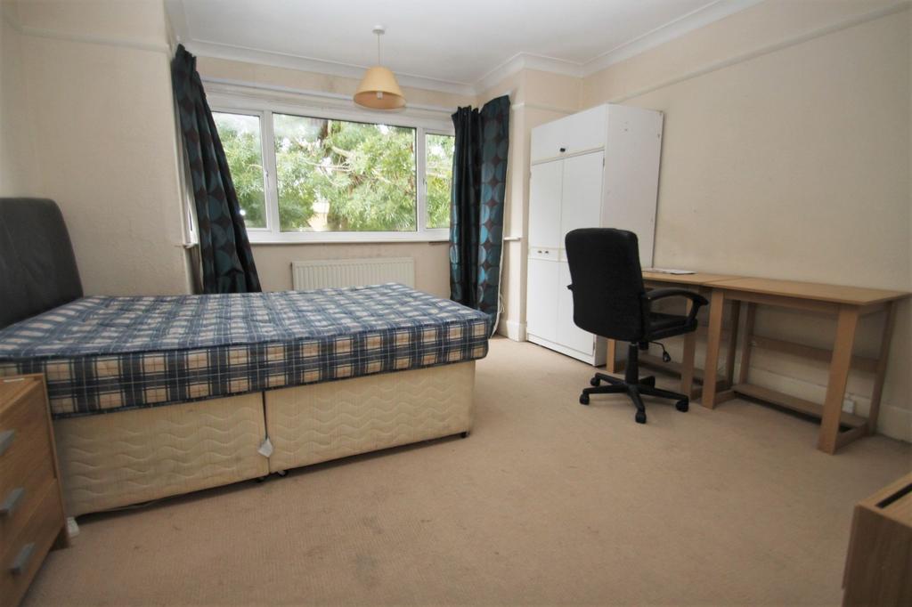 House in Bournemouth, Ensbury Park - View 2