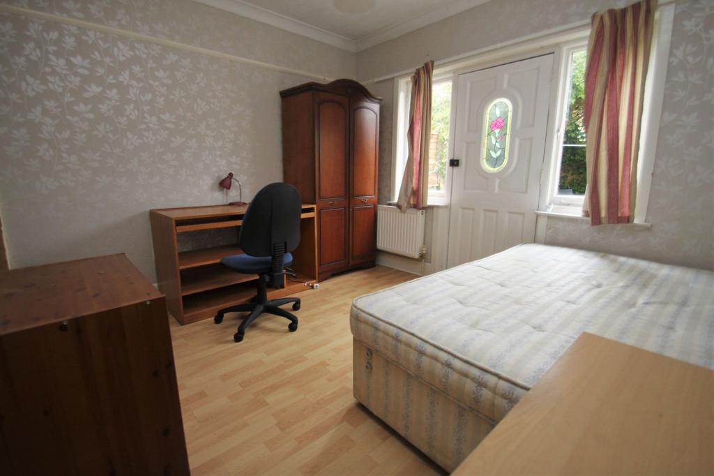 House in Bournemouth, Ensbury Park - More
