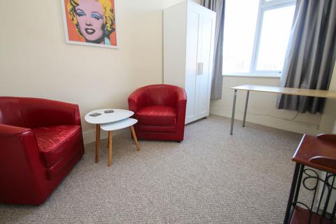 2 bedroom property to rent, Charminster Road, Bournemouth BH8