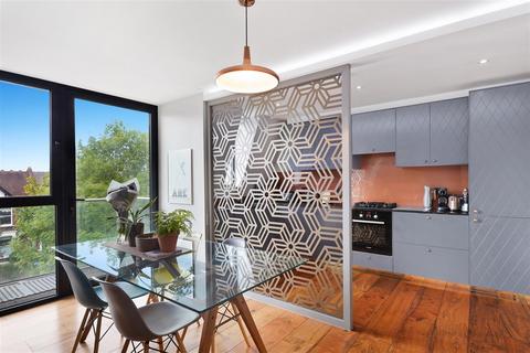 2 bedroom flat for sale, Lordship Lane, East Dulwich, London, SE22