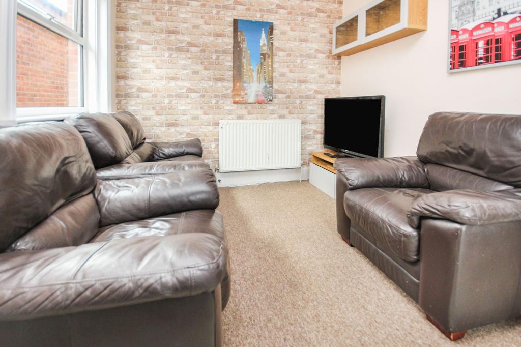 House in Bournemouth, Winton - View 2