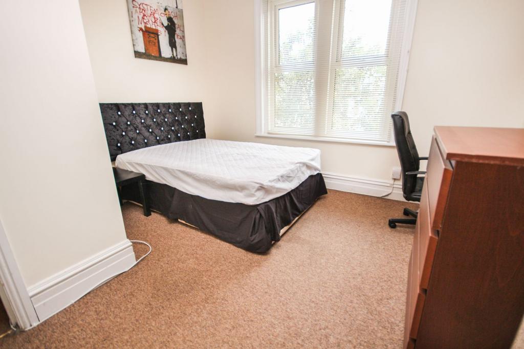 House in Bournemouth, Winton - More