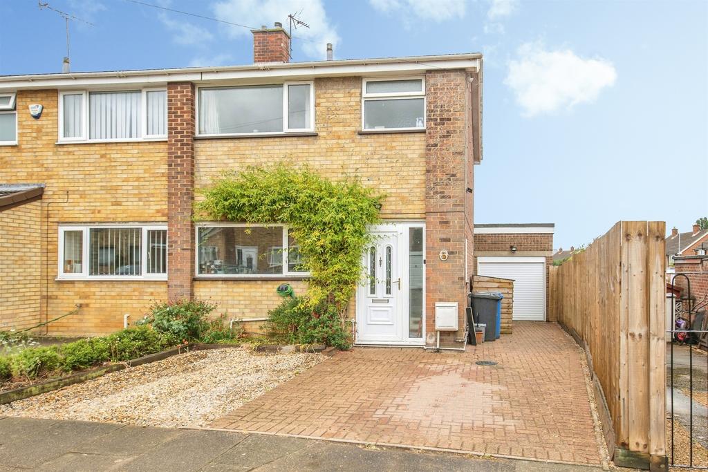 3 bedroom semi-detached house for sale
