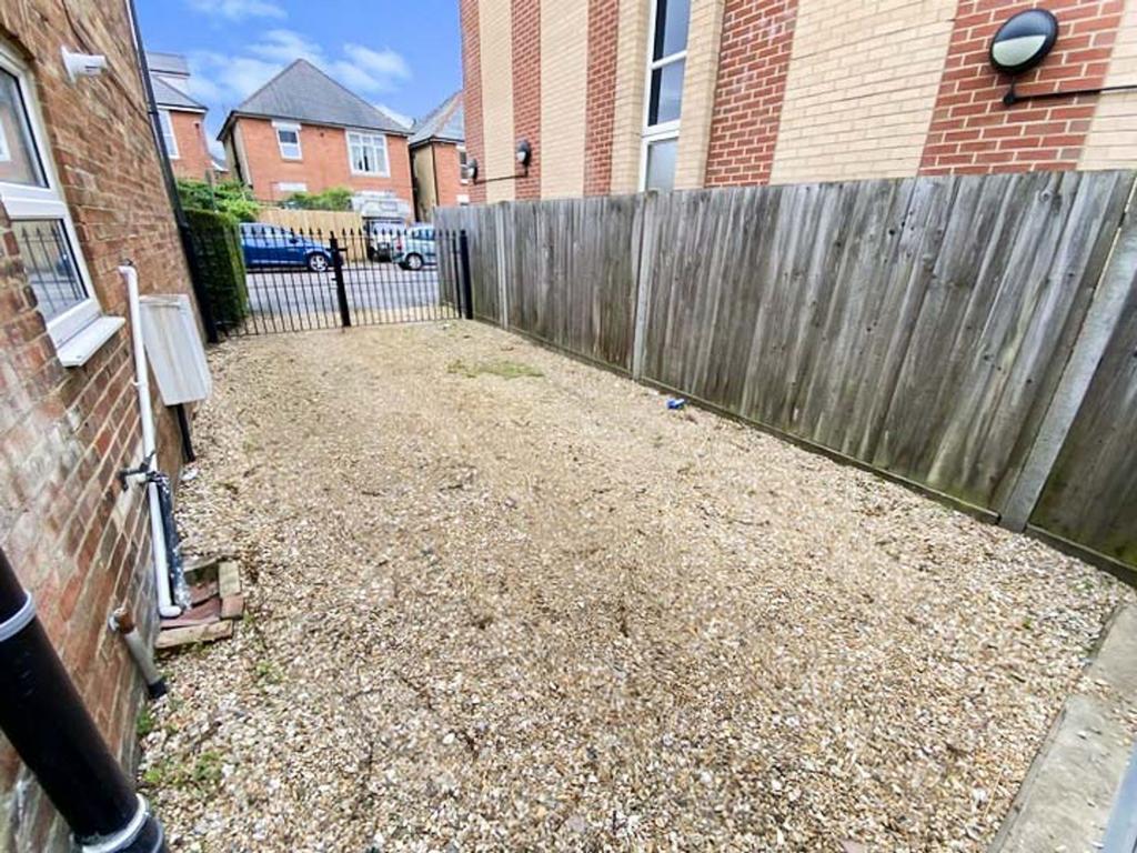 Waterloo Road, Bournemouth BH9 - View 5