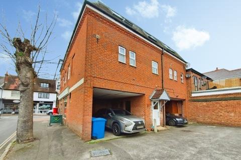2 bed flat/apartment for rent in Camp Road, Farnborough GU14