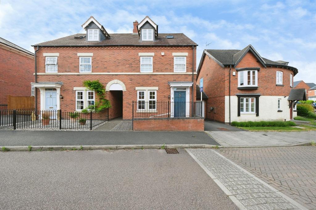 3 bedroom semi-detached house for sale