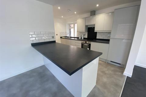 2 bed flat/apartment for rent in Pelhams Lane, Colchester CO1