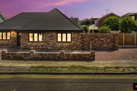2 bedroom detached bungalow for sale, Clare Road, Benfleet, SS7