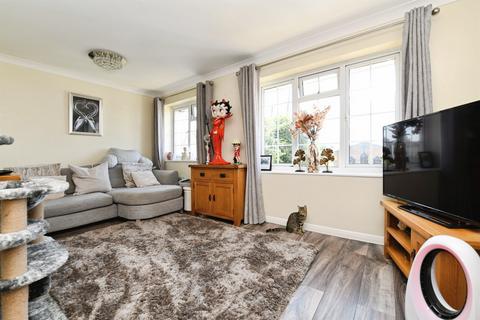 2 bedroom apartment for sale, Kennington Avenue, Benfleet