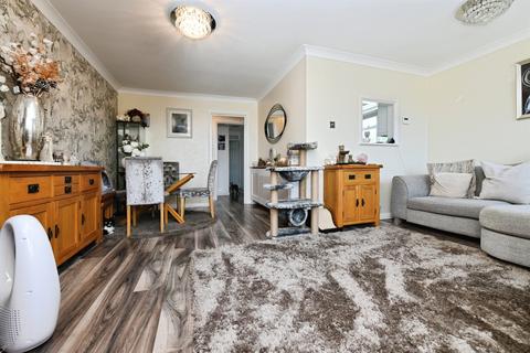 2 bedroom apartment for sale, Kennington Avenue, Benfleet