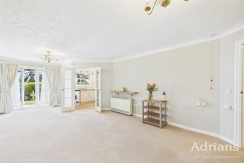 1 bedroom retirement property for sale, Imperial Court, Marine Parade West, Clacton-On-Sea, CO15