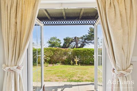 1 bedroom retirement property for sale, Imperial Court, Marine Parade West, Clacton-On-Sea, CO15