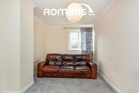 3 bedroom house to rent, Laburnum Way, Basingstoke, RG23