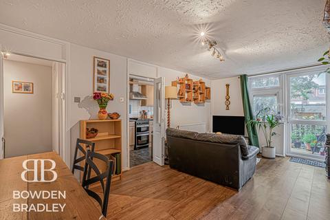 2 bedroom ground floor flat for sale, Copford Close, Woodford Green, IG8