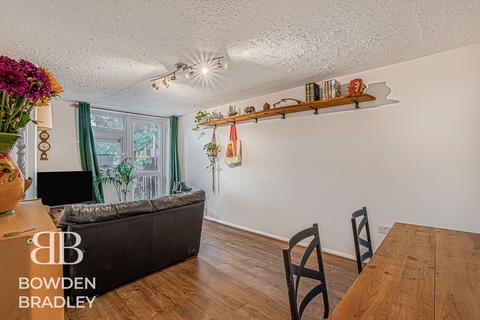 2 bedroom ground floor flat for sale, Copford Close, Woodford Green, IG8
